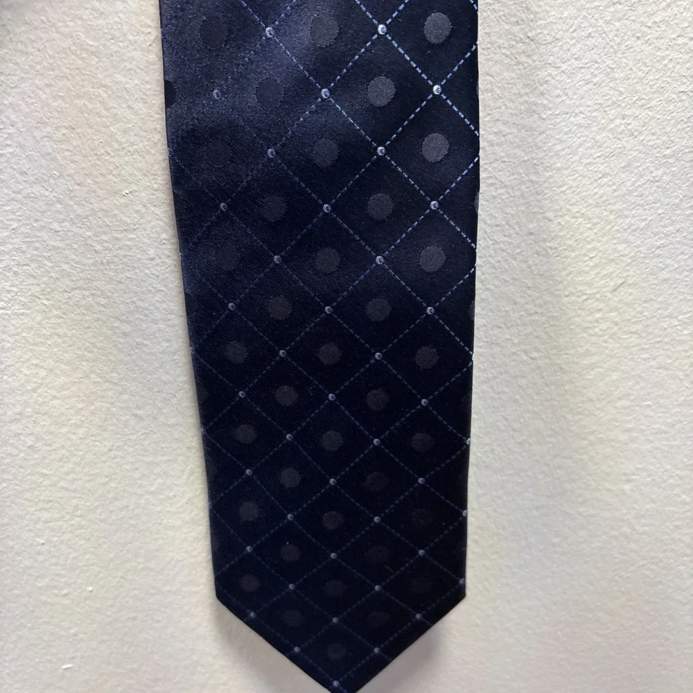Nyne Silk Necktie Mens OS Navy Blue Geometric Diamond Polka Dot Hand Made Tie